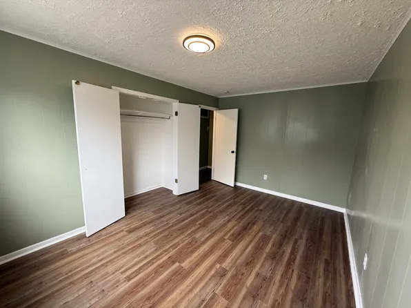 122 Hathaway St, Lansing, MI 48917