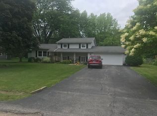 137 Lakeland Dr, Galesburg, IL 61401