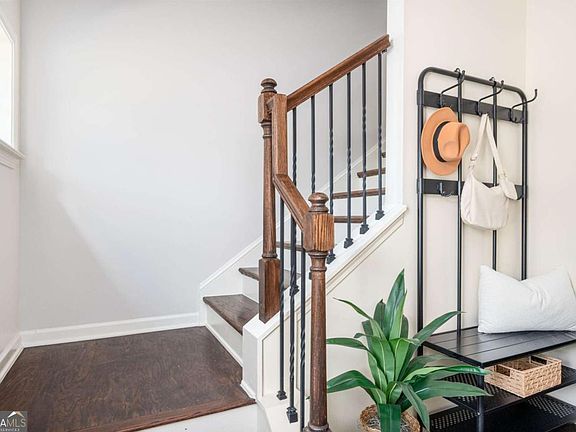 4th image of 1444 Ridgebend Way SE