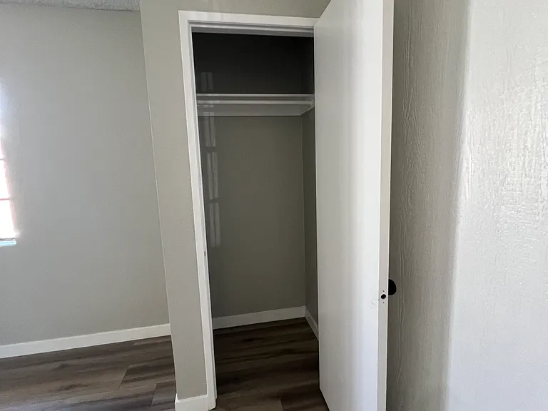 9208 Langdon Ave — Photo 3