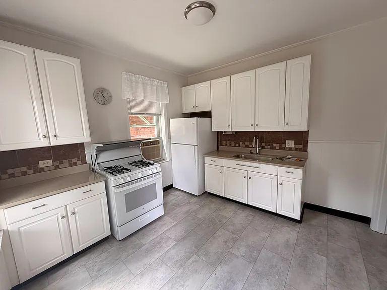 3850-3852 De Tonty St #3852B — Photo 10
