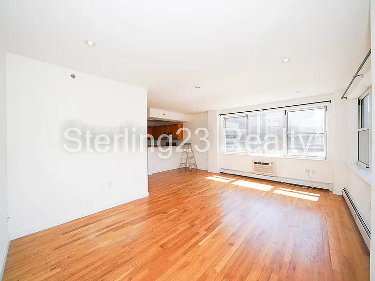 2550 Crescent St #2C — Photo 9