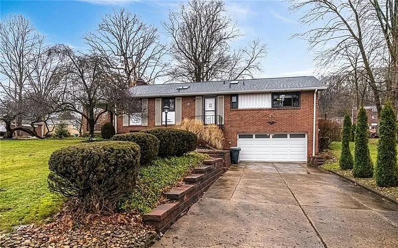 2806 Rollins Dr photo 1