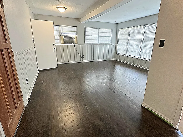 332 Bay St — Photo 15