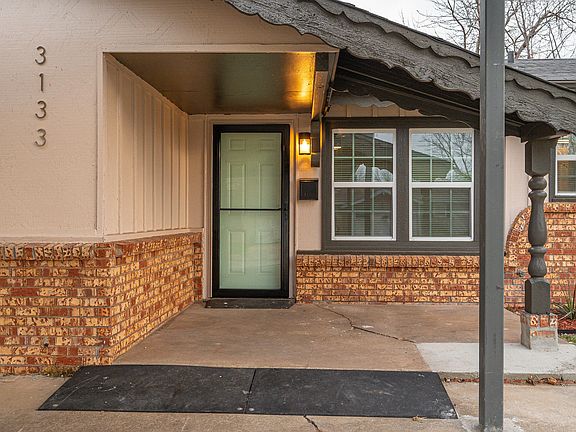 3rd image of 3133 Delmar Rd