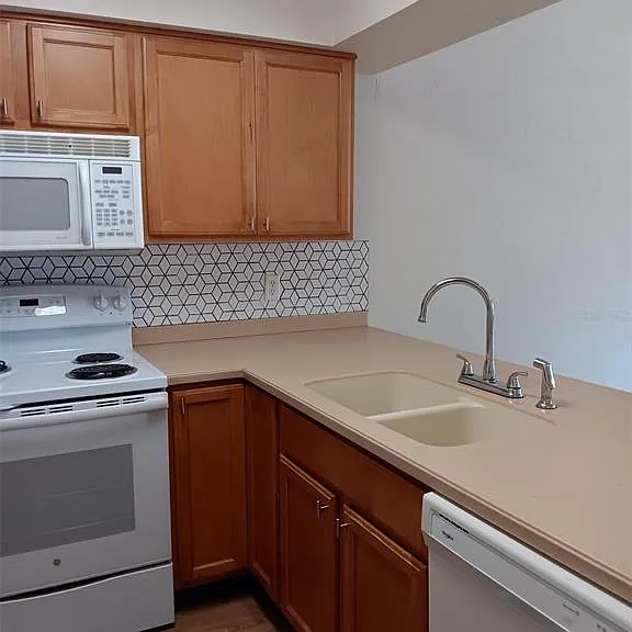 4419 SW 20th Ln — Photo 8