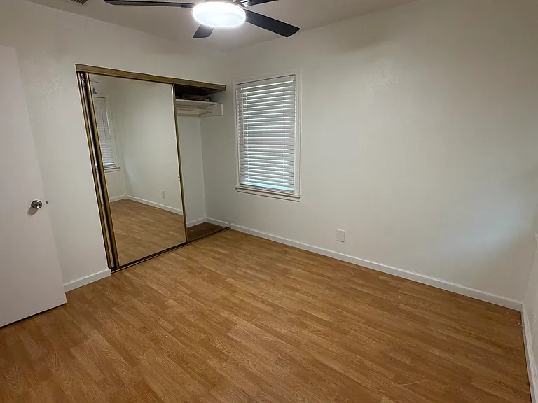914 Hensley St — Photo 6