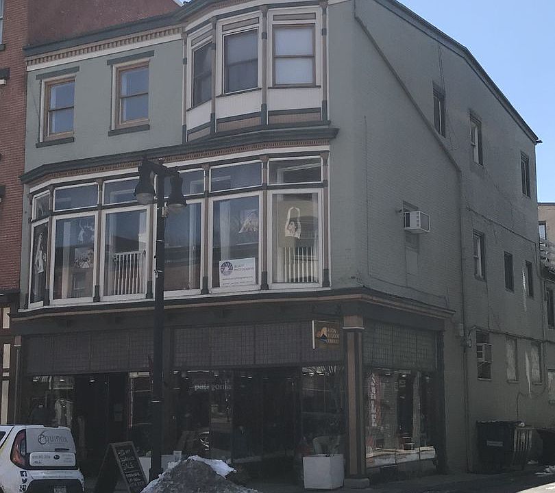 1st image of 228 Northampton St APT 2