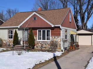 1324 Desnoyers St, Green Bay, WI 54303