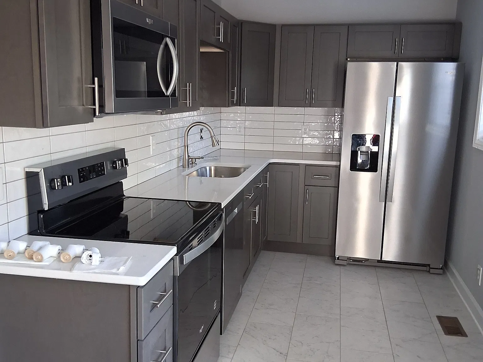 3 bed, 1.5 bath, 1092 sqft, $2,000 — Photo 1
