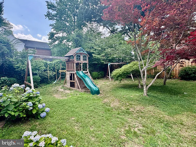 204 S Irving St — Photo 24