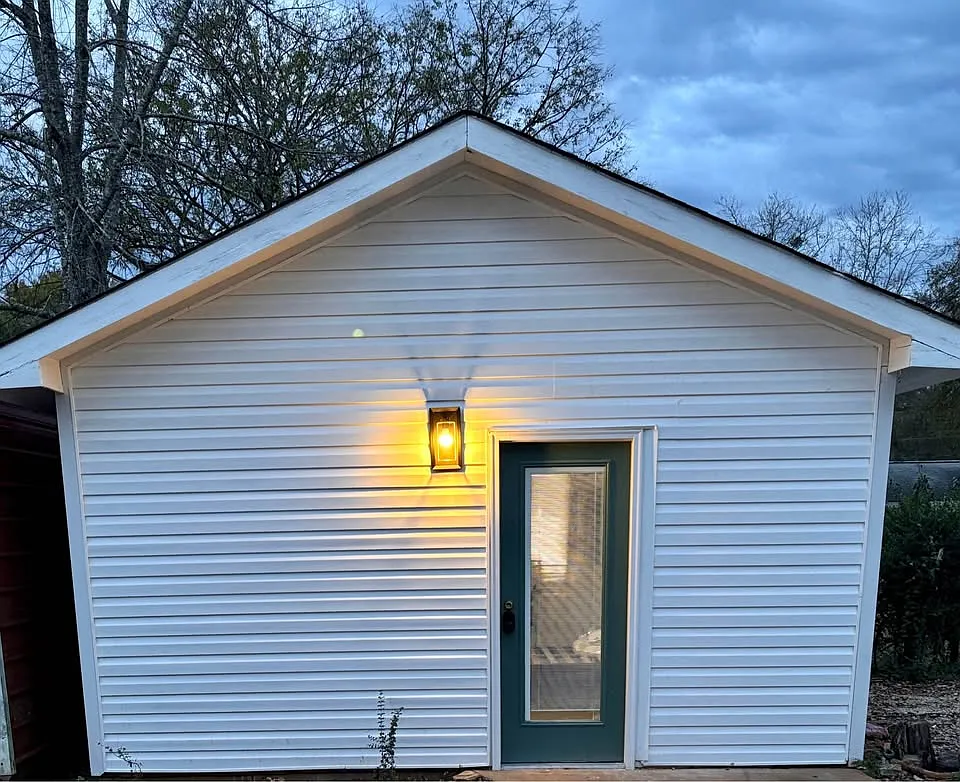 Studio, 300 sqft, $1,200 — Photo 1