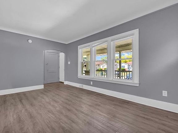 3rd image of 1581 Empire Ave #1