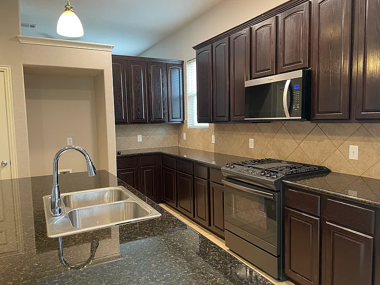 660 Payton Way — Photo 10