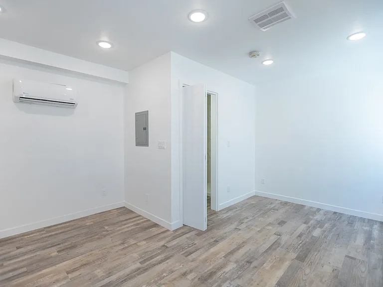 18407 Dearborn Street — Photo 13