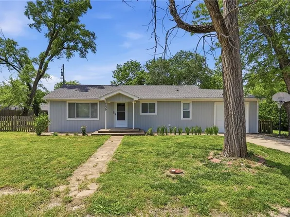 8230 Cherokee St, De Soto, KS 66018