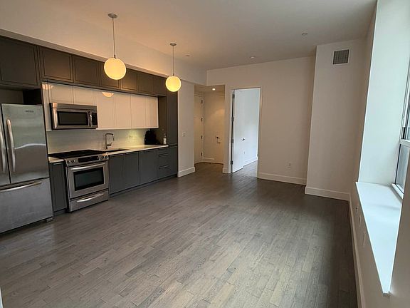 4th image of 416 W 52nd St #315