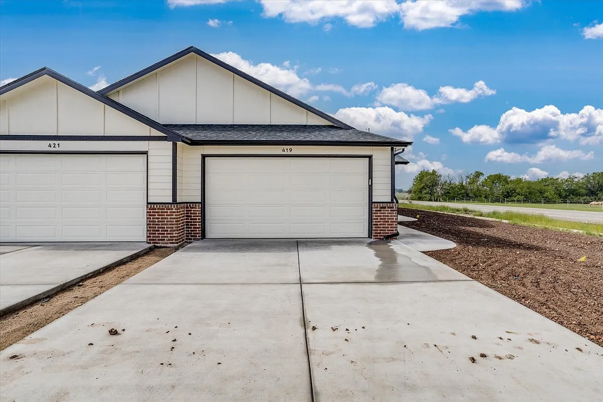 Building Photo - 419 Briarbrook Ln
