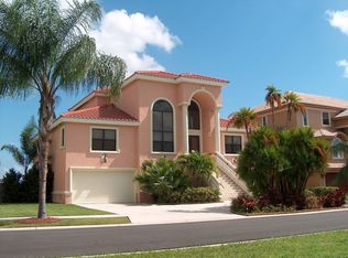 6007 Kipps Colony Dr E, Gulfport, FL 33707