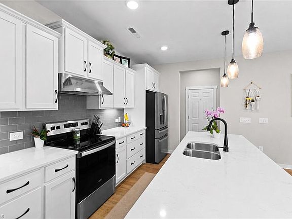 5th image of 401 Bandana Ct
