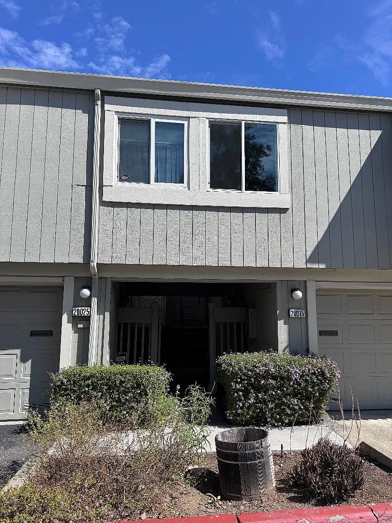 2 bed, 1060 sqft, $4,500 — Photo 1