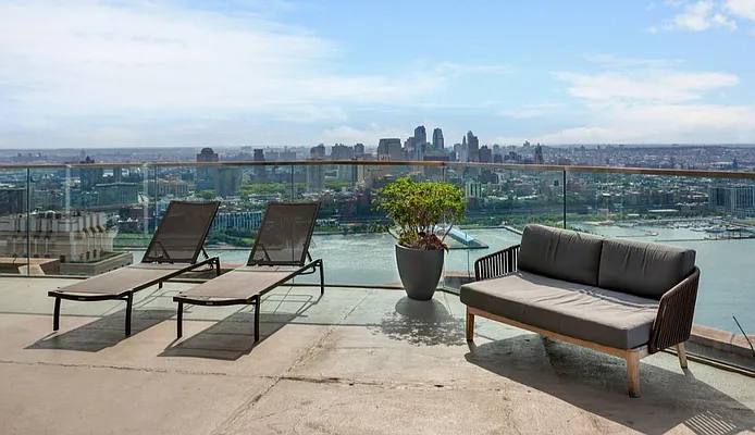 Sold by Platinum Properties | media 10