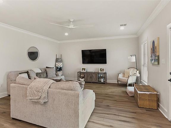 2nd image of 721 Barataria Blvd
