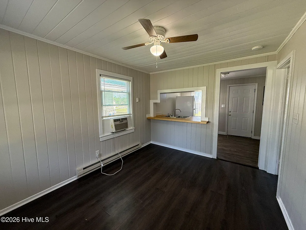 Building Photo - 218 Richlands Ave #1
