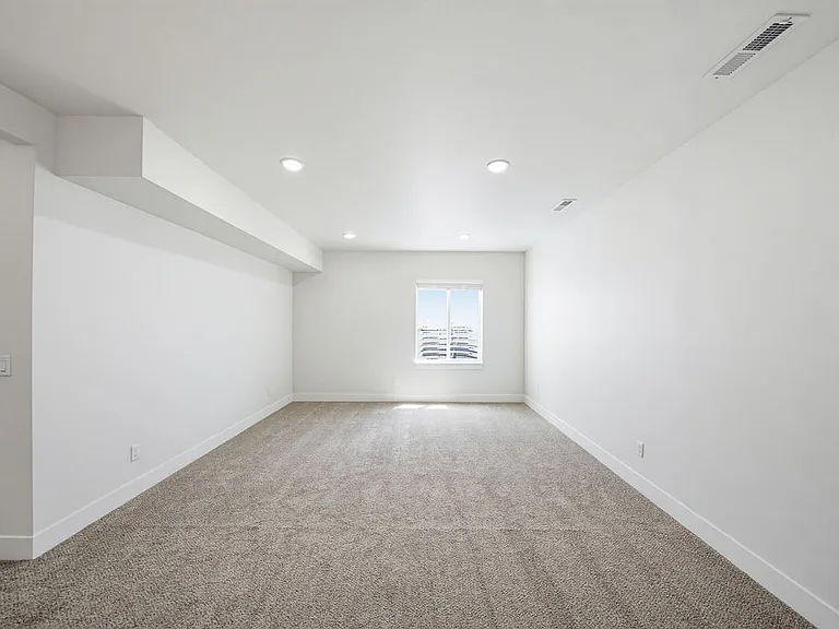 475 E River Ln — Photo 23