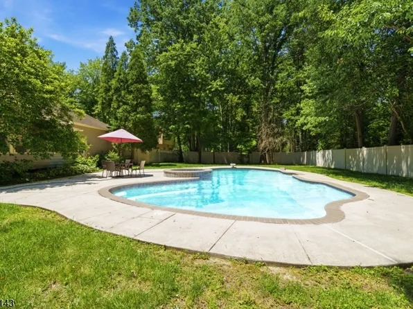 41 Farmhouse Ln, Voorhees Twp., NJ 08043