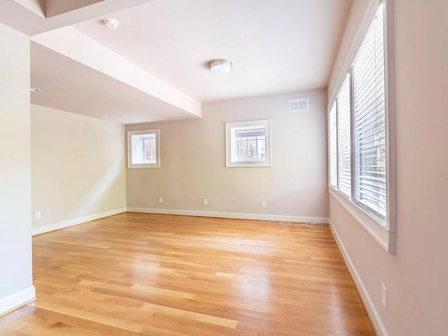 2 bed, 1600 sqft, $2,600 — Photo 3