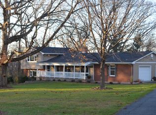 6 Timber Ridge Dr, Coal Valley, IL 61240