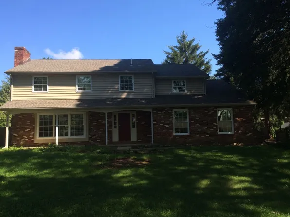 2870 Meadowbrook Cir S, Allentown, PA 18103