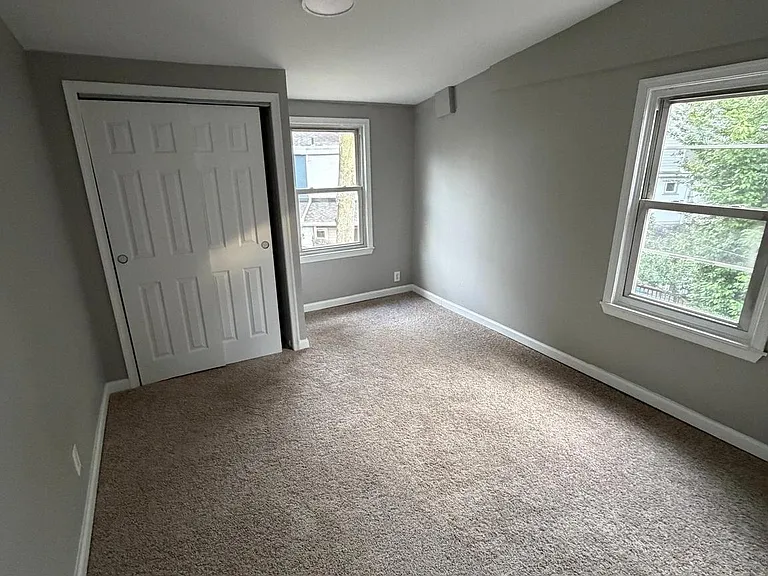 324 W Chestnut St — Photo 7