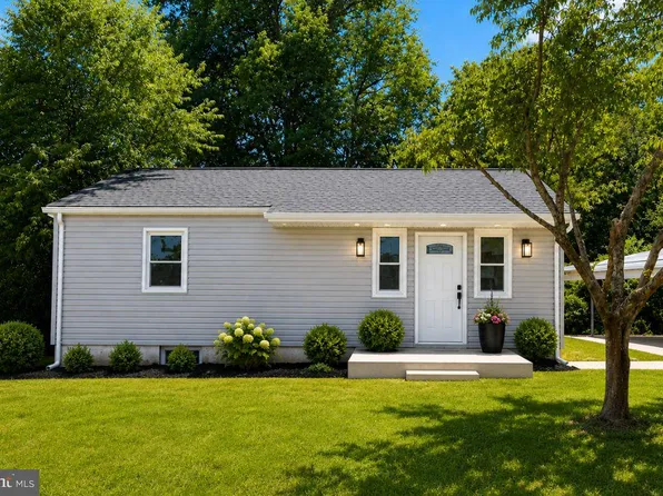 200 E Bowen St, Remington, VA 22734