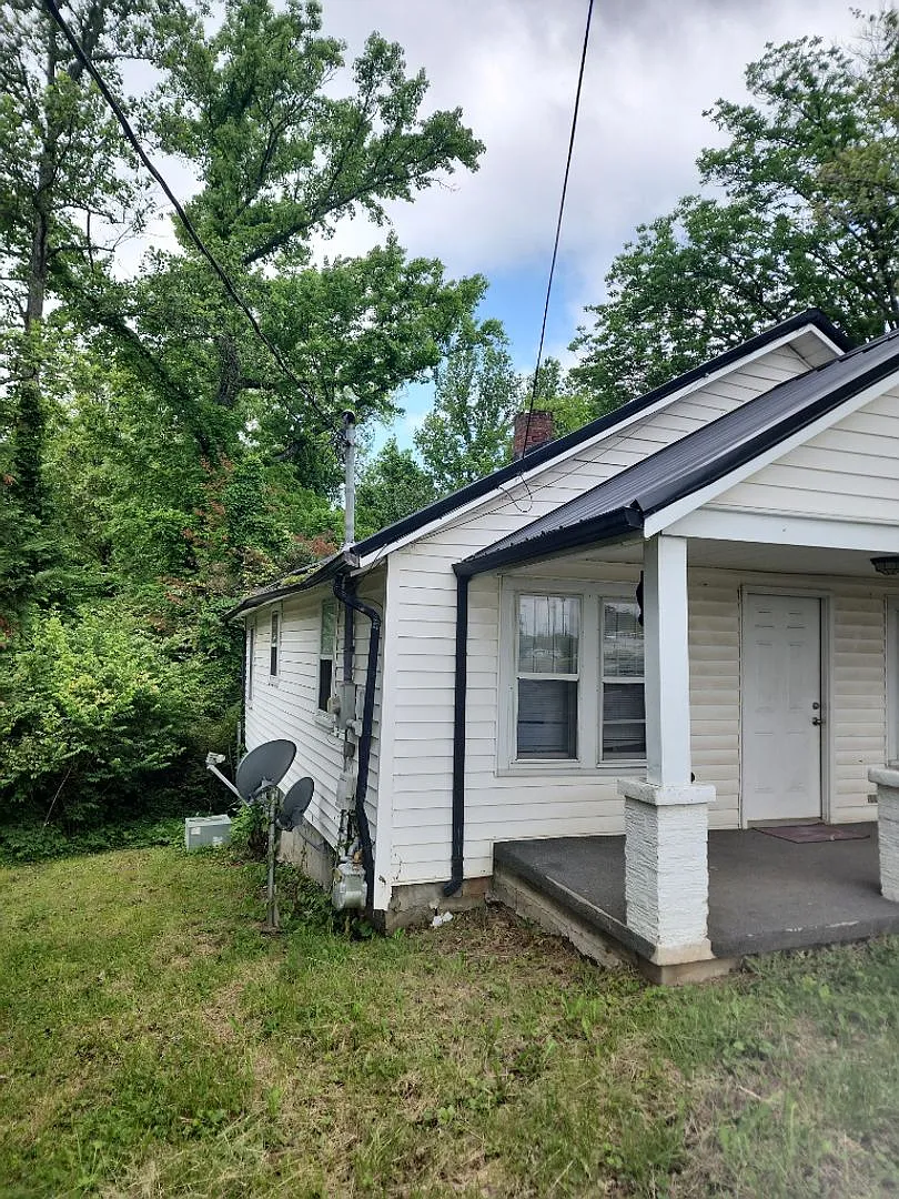 $500 off first months rent | Live Better At Franklin Avenue — Photo 3
