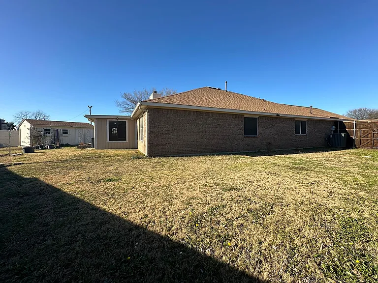 107 Loda Ct — Photo 17