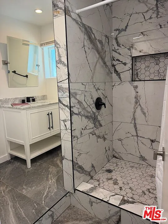 3 bed, 2.0 bath, 2340 sqft, $2,500 — Photo 4