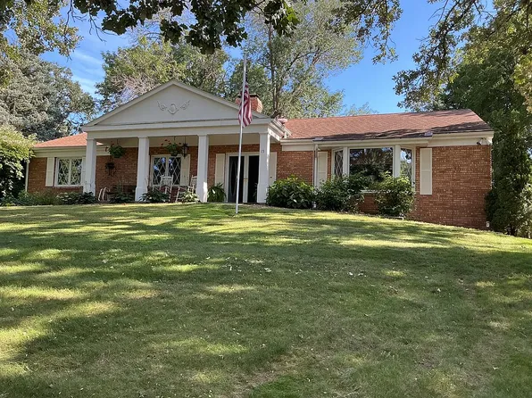 15 Timberlane Dr, Clear Lake, IA 50428