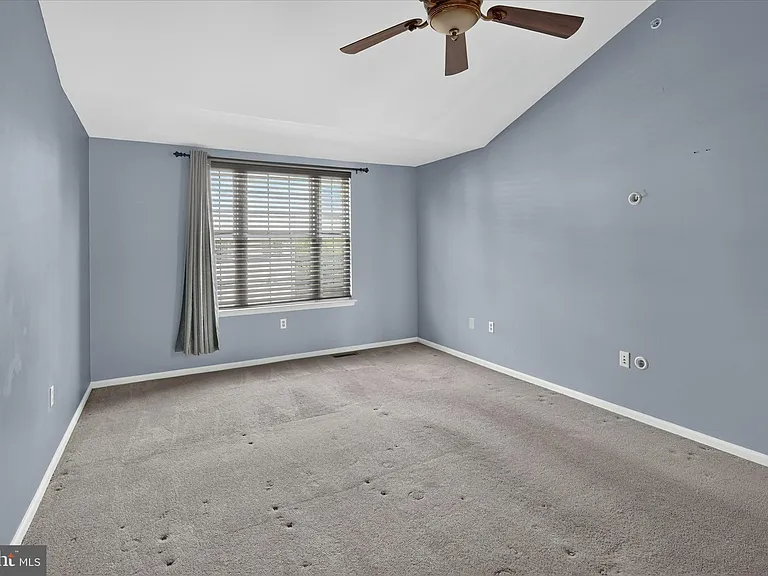 27 Lincoln Dr — Photo 23