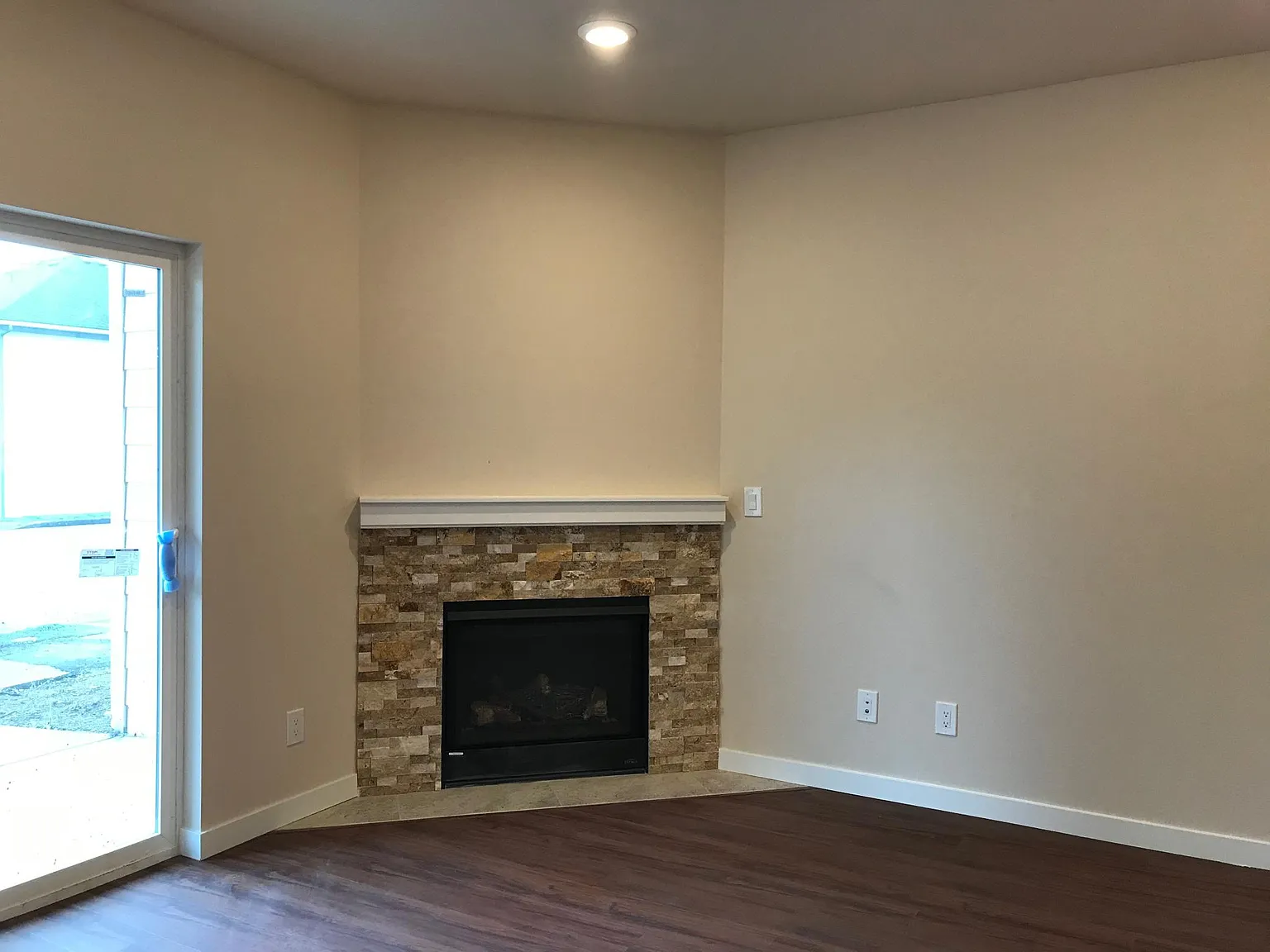 3 bed, 1320 sqft, $2,700 — Photo 3
