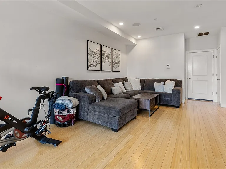 152 Old Colony Ave #10 — Photo 25