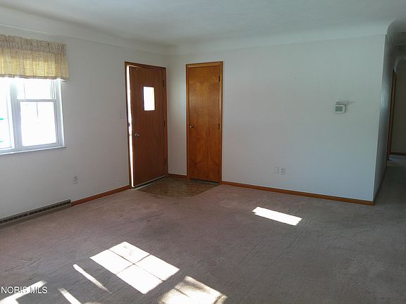 3rd image of 134 W Reed Ave