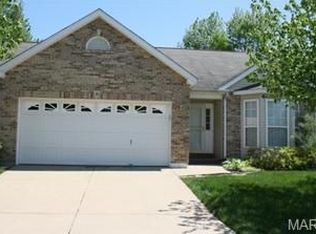 10 Spring Oaks Dr, Saint Charles, MO
