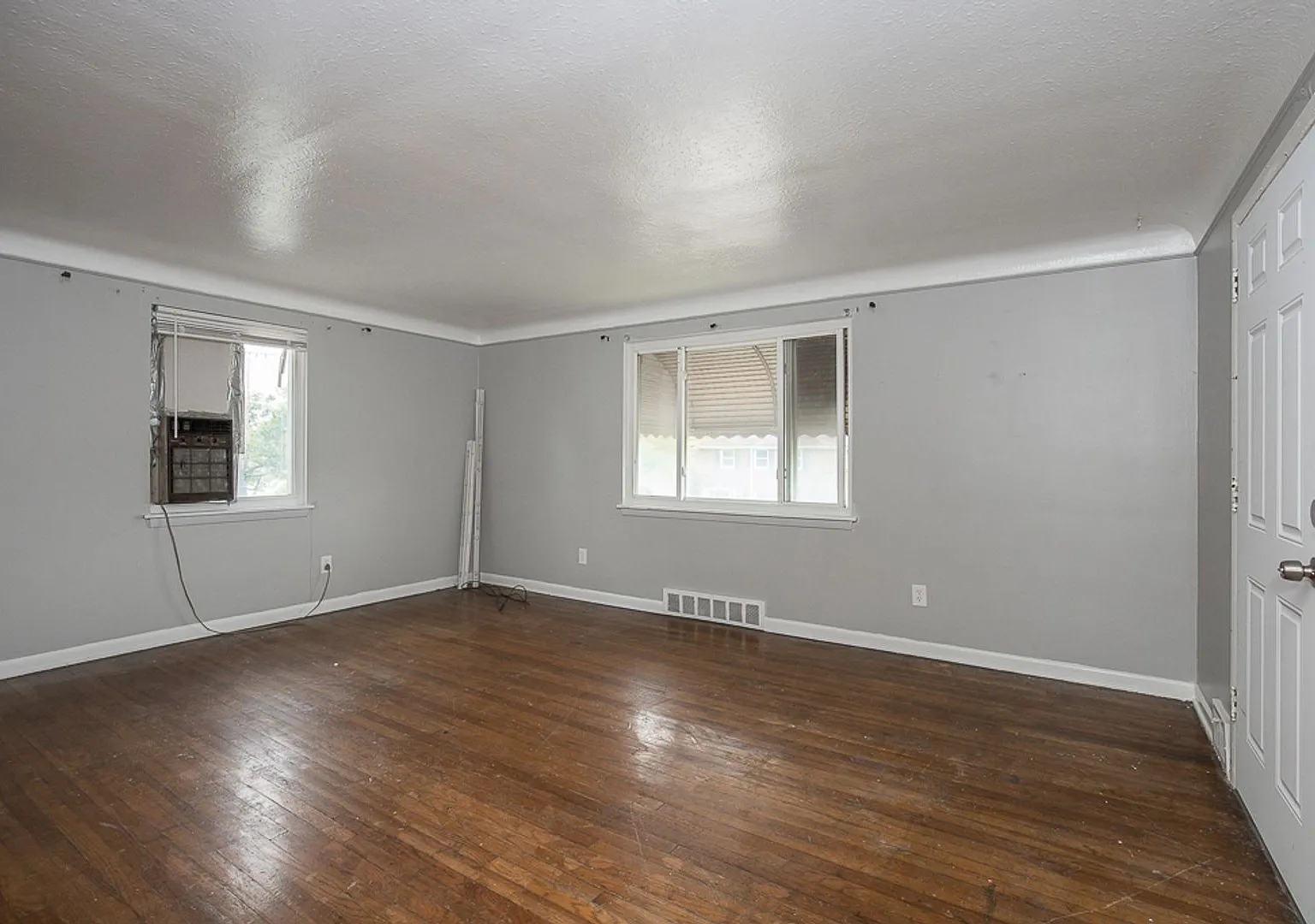 14625 Milverton Rd — Photo 2