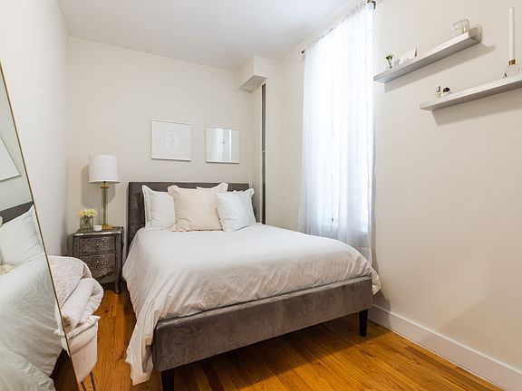 4th image of 233 Elizabeth St #3