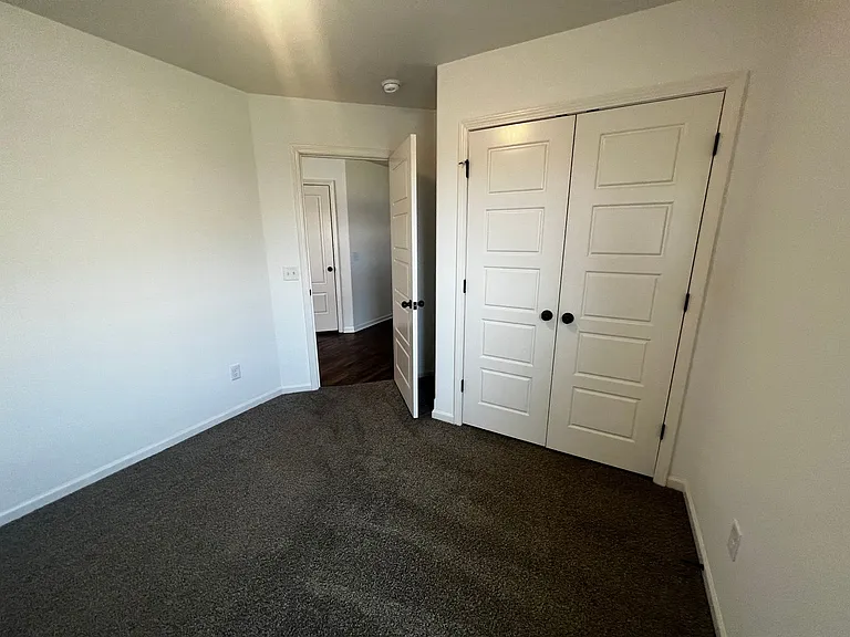 102 Anita Plz — Photo 9