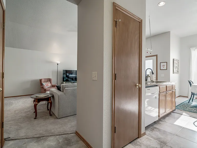 16232 Seminole Dr — Photo 32
