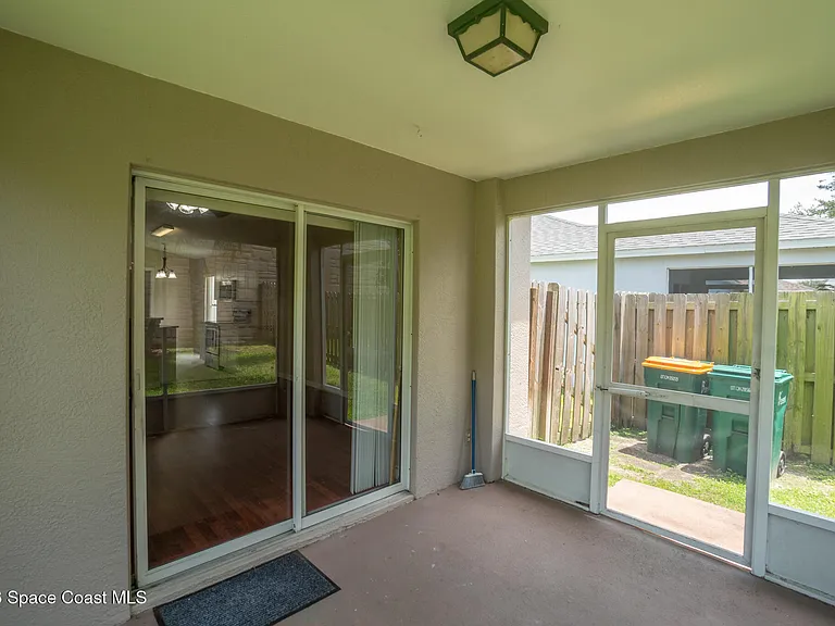 2467 Deercroft Dr — Photo 8