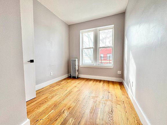 5th image of 431 Essex St APT 1B